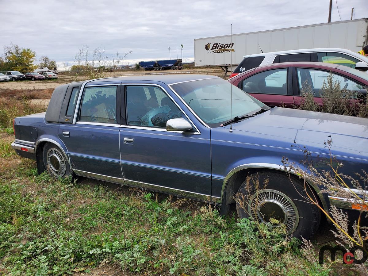 IMPOUND UNIT 1991 Chrysler New York Fifth Ave Car
